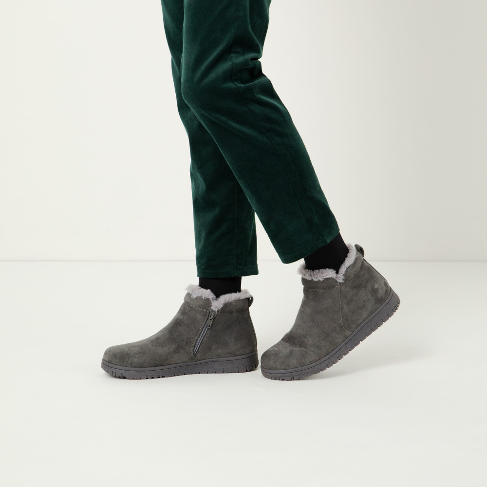 healmeスニーカーブーツ